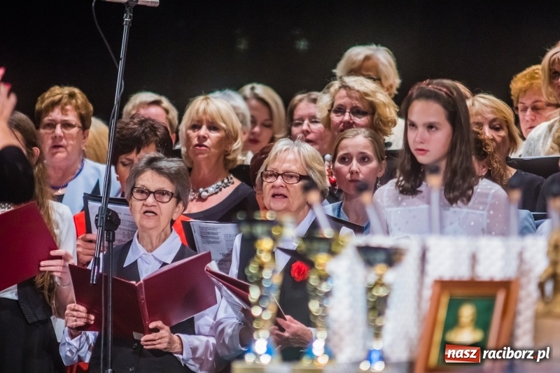 Zdjęcie w galerii na portalu naszraciborz.pl: Młodzieżowy Chór Bel Canto z Grand Prix XXVII Festiwalu Pieśni Chóralnej wiadomości z regionu