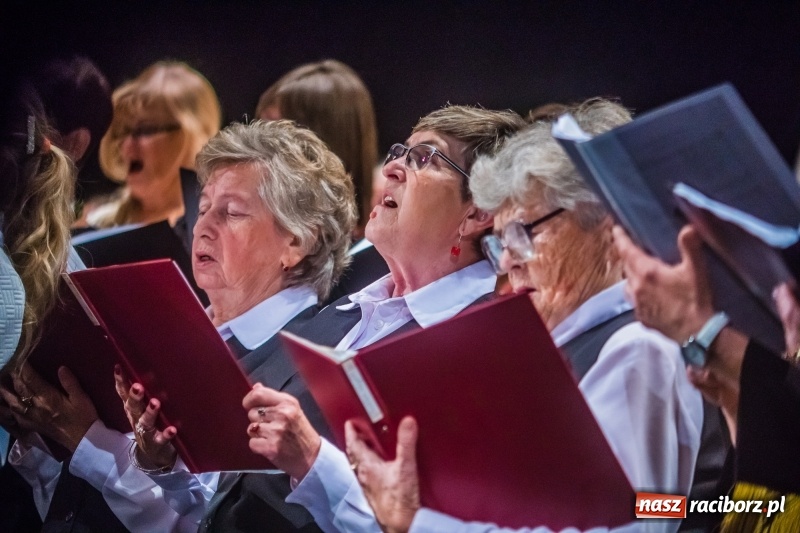Zdjęcie w galerii na portalu naszraciborz.pl: Młodzieżowy Chór Bel Canto z Grand Prix XXVII Festiwalu Pieśni Chóralnej wiadomości z regionu