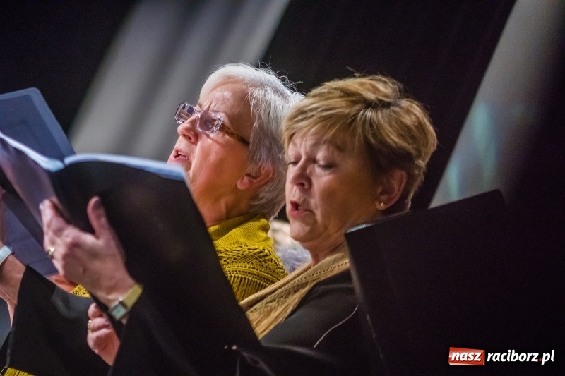 Zdjęcie w galerii na portalu naszraciborz.pl: Młodzieżowy Chór Bel Canto z Grand Prix XXVII Festiwalu Pieśni Chóralnej wiadomości z regionu