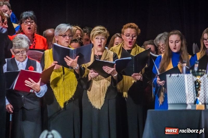 Zdjęcie w galerii na portalu naszraciborz.pl: Młodzieżowy Chór Bel Canto z Grand Prix XXVII Festiwalu Pieśni Chóralnej wiadomości z regionu