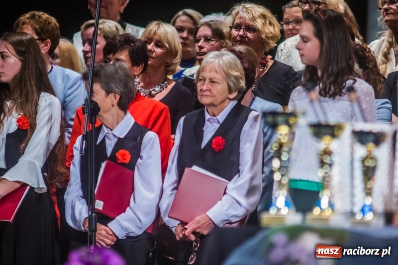Zdjęcie w galerii na portalu naszraciborz.pl: Młodzieżowy Chór Bel Canto z Grand Prix XXVII Festiwalu Pieśni Chóralnej wiadomości z regionu