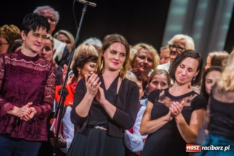 Zdjęcie w galerii na portalu naszraciborz.pl: Młodzieżowy Chór Bel Canto z Grand Prix XXVII Festiwalu Pieśni Chóralnej wiadomości z regionu