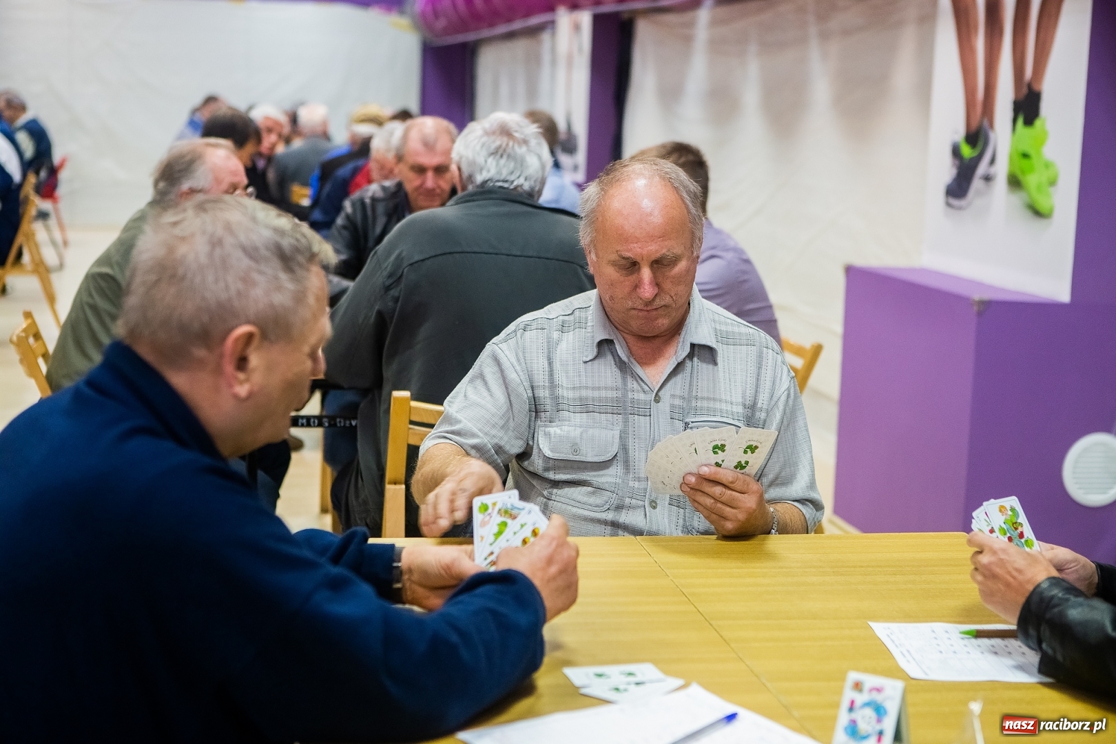 Zdjęcie w galerii na portalu naszraciborz.pl: Turniej gry w Skata w Akademii Fitness w Raciborzu wiadomości z regionu