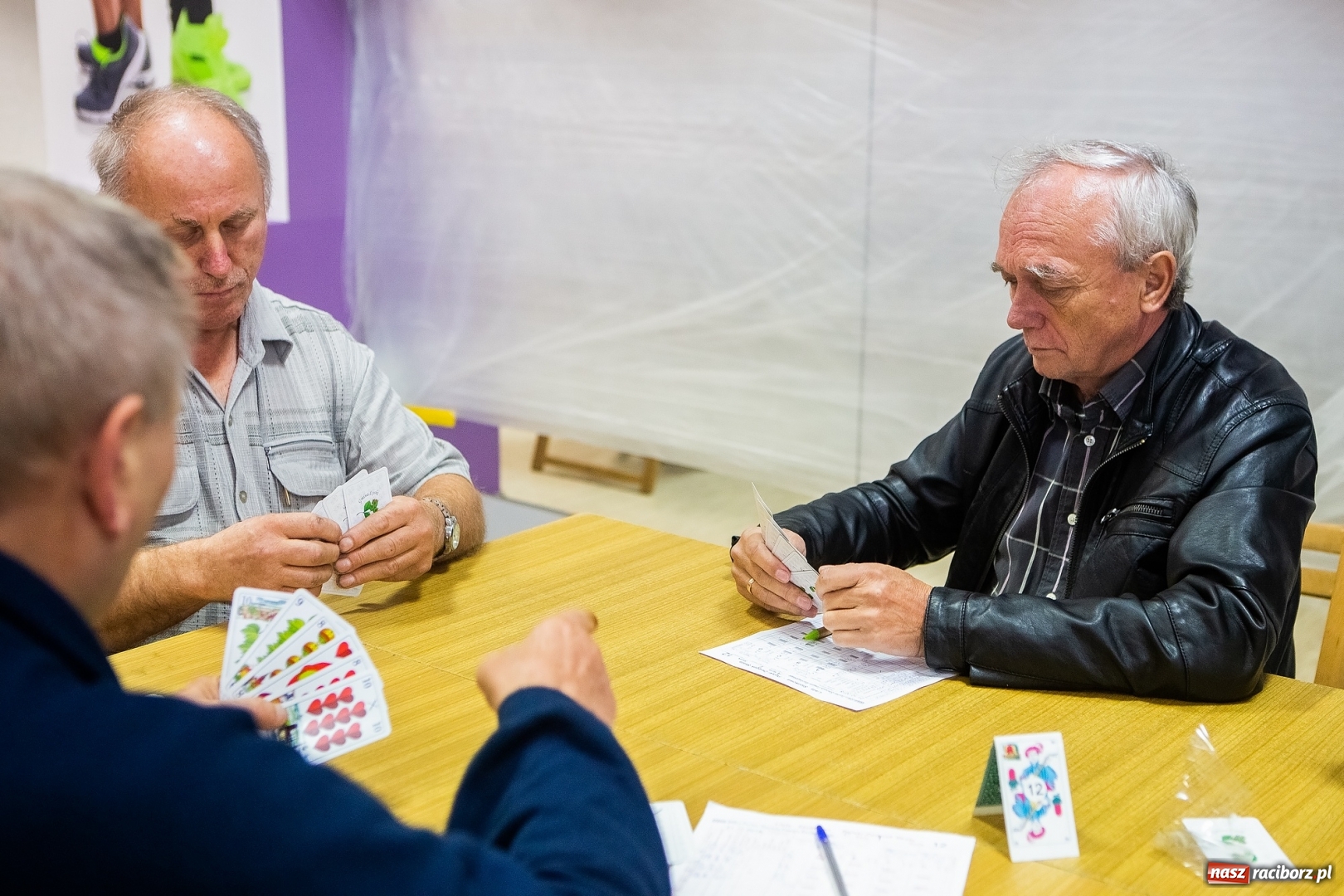 Zdjęcie w galerii na portalu naszraciborz.pl: Turniej gry w Skata w Akademii Fitness w Raciborzu wiadomości z regionu