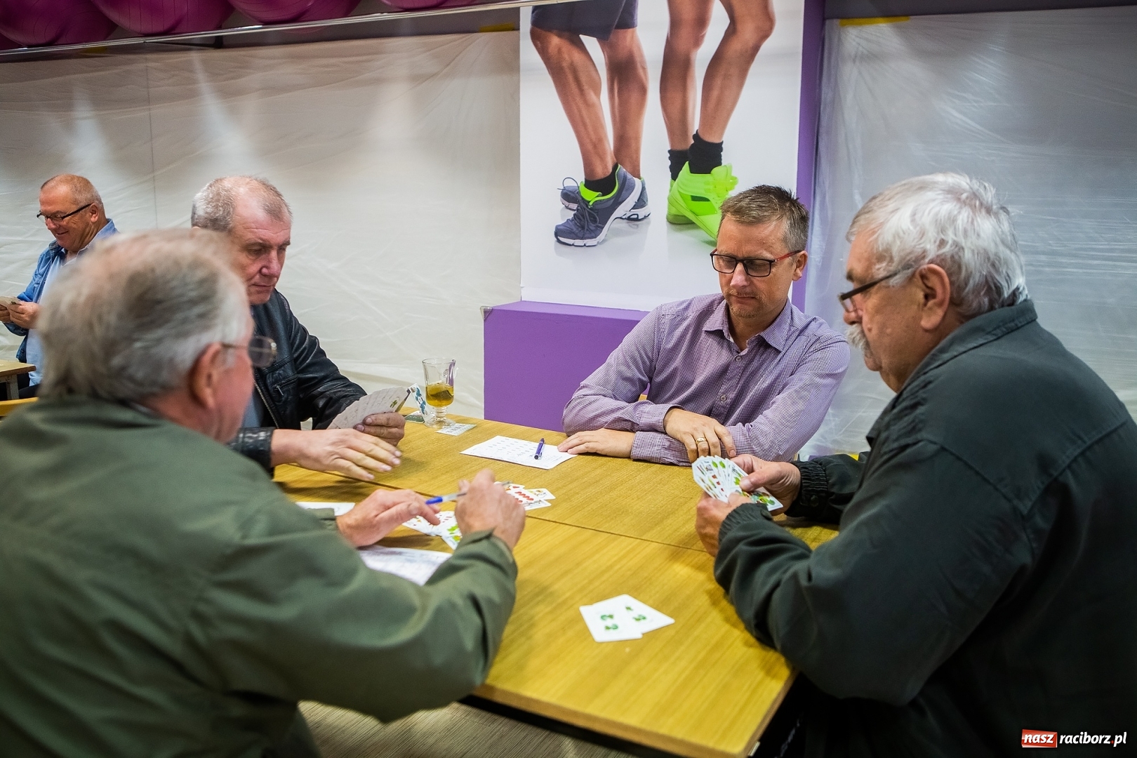 Zdjęcie w galerii na portalu naszraciborz.pl: Turniej gry w Skata w Akademii Fitness w Raciborzu wiadomości z regionu