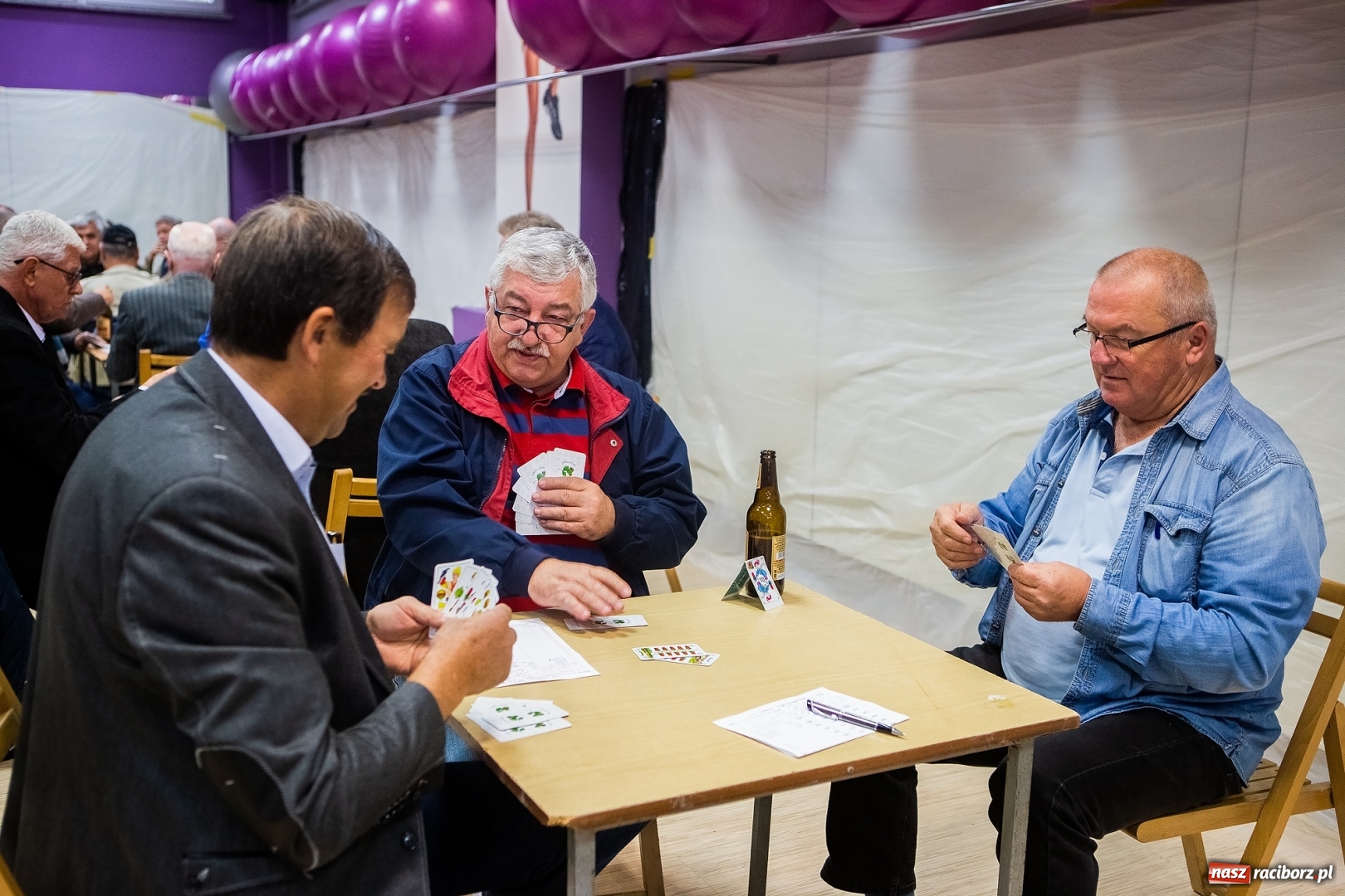 Zdjęcie w galerii na portalu naszraciborz.pl: Turniej gry w Skata w Akademii Fitness w Raciborzu wiadomości z regionu