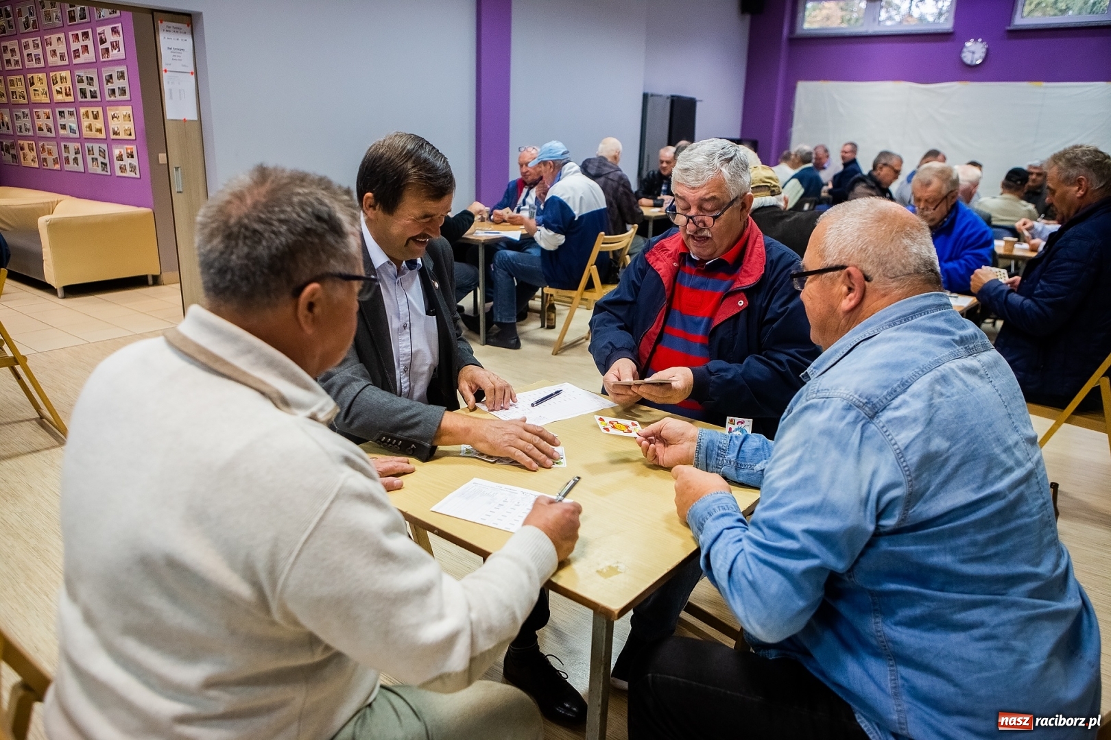 Zdjęcie w galerii na portalu naszraciborz.pl: Turniej gry w Skata w Akademii Fitness w Raciborzu wiadomości z regionu