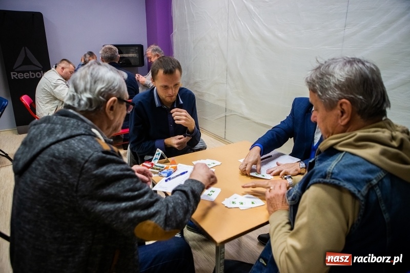 Zdjęcie w galerii na portalu naszraciborz.pl: Turniej gry w Skata w Akademii Fitness w Raciborzu wiadomości z regionu