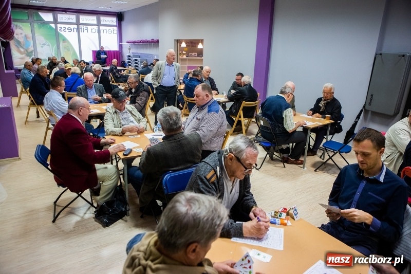 Zdjęcie w galerii na portalu naszraciborz.pl: Turniej gry w Skata w Akademii Fitness w Raciborzu wiadomości z regionu