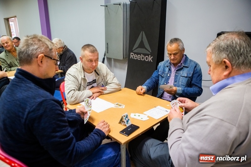 Zdjęcie w galerii na portalu naszraciborz.pl: Turniej gry w Skata w Akademii Fitness w Raciborzu wiadomości z regionu