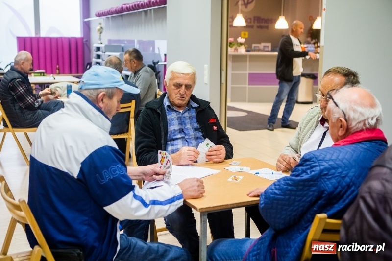 Zdjęcie w galerii na portalu naszraciborz.pl: Turniej gry w Skata w Akademii Fitness w Raciborzu wiadomości z regionu