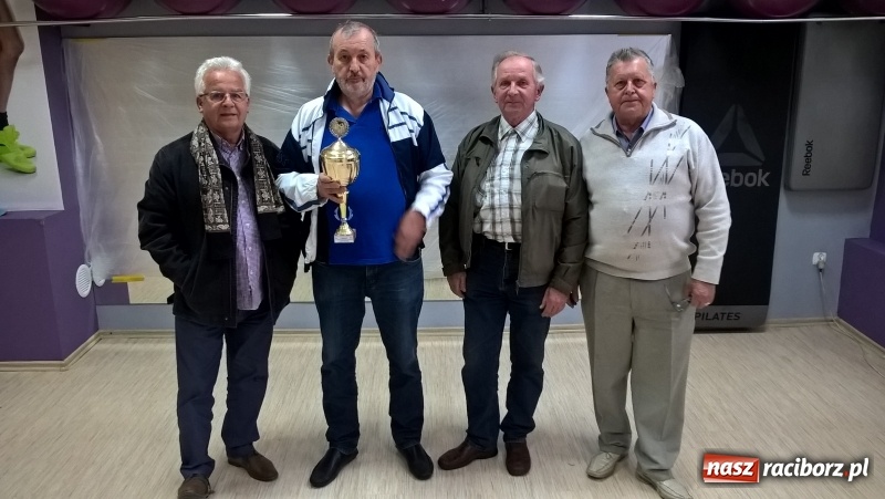 Zdjęcie w galerii na portalu naszraciborz.pl: Turniej gry w Skata w Akademii Fitness w Raciborzu wiadomości z regionu
