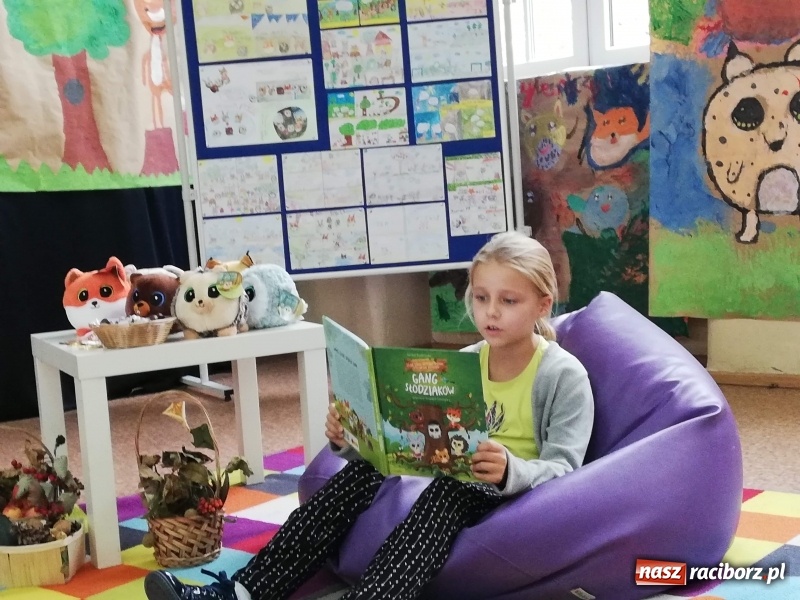 Zdjęcie w galerii na portalu naszraciborz.pl: Ogólnopolski Dzień Głośnego Czytania w SP 4  wiadomości z regionu