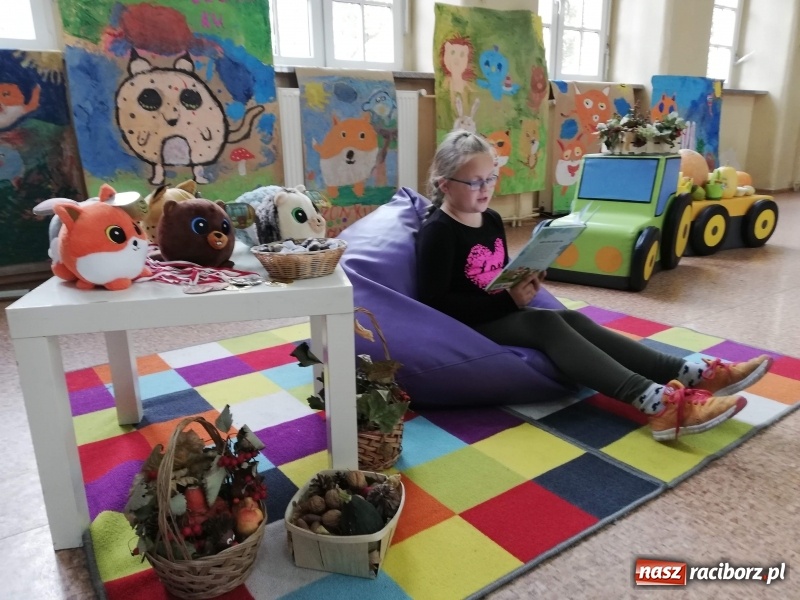 Zdjęcie w galerii na portalu naszraciborz.pl: Ogólnopolski Dzień Głośnego Czytania w SP 4  wiadomości z regionu
