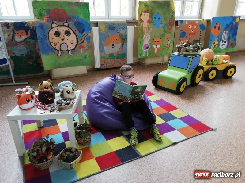 Zdjęcie w galerii na portalu naszraciborz.pl: Ogólnopolski Dzień Głośnego Czytania w SP 4  wiadomości z regionu