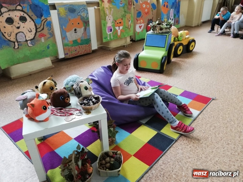 Zdjęcie w galerii na portalu naszraciborz.pl: Ogólnopolski Dzień Głośnego Czytania w SP 4  wiadomości z regionu