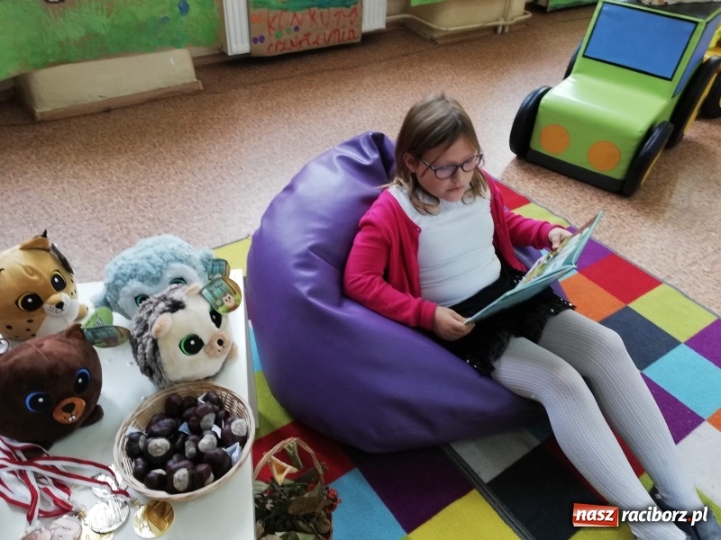 Zdjęcie w galerii na portalu naszraciborz.pl: Ogólnopolski Dzień Głośnego Czytania w SP 4  wiadomości z regionu
