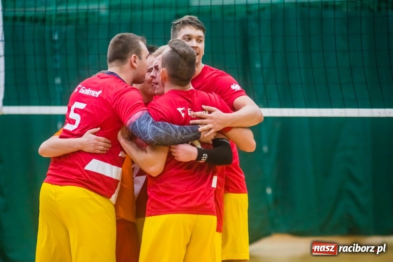 Zdjęcie w galerii na portalu naszraciborz.pl: Pechowa III kolejka Raciborskiej Ligi Piłki Siatkowej wiadomości z regionu