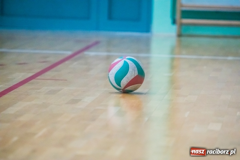 Zdjęcie w galerii na portalu naszraciborz.pl: Pechowa III kolejka Raciborskiej Ligi Piłki Siatkowej wiadomości z regionu