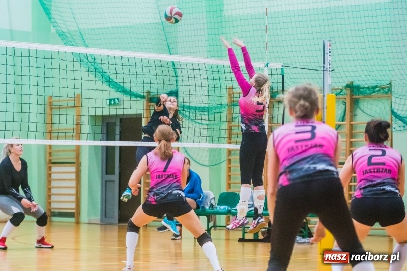 Zdjęcie w galerii na portalu naszraciborz.pl: Pechowa III kolejka Raciborskiej Ligi Piłki Siatkowej wiadomości z regionu