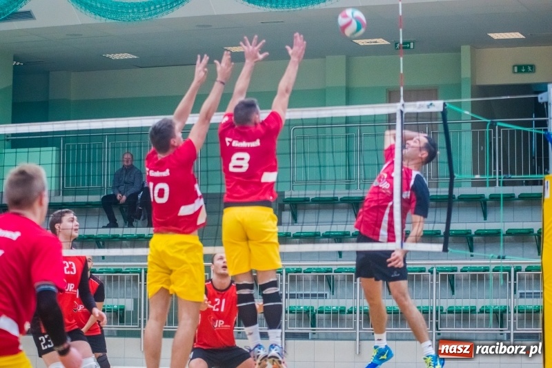 Zdjęcie w galerii na portalu naszraciborz.pl: Pechowa III kolejka Raciborskiej Ligi Piłki Siatkowej wiadomości z regionu