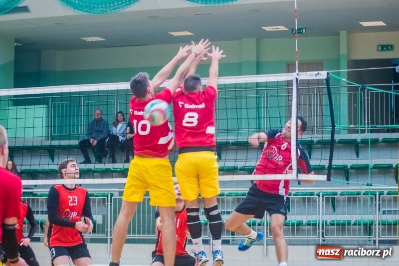 Zdjęcie w galerii na portalu naszraciborz.pl: Pechowa III kolejka Raciborskiej Ligi Piłki Siatkowej wiadomości z regionu