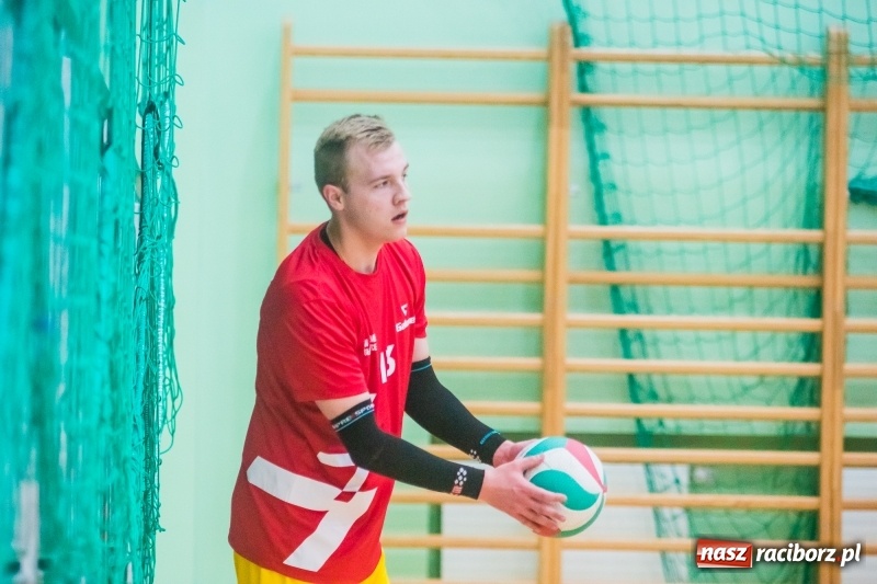 Zdjęcie w galerii na portalu naszraciborz.pl: Pechowa III kolejka Raciborskiej Ligi Piłki Siatkowej wiadomości z regionu