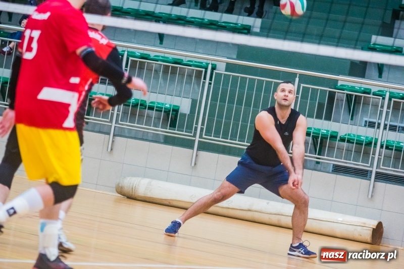 Zdjęcie w galerii na portalu naszraciborz.pl: Pechowa III kolejka Raciborskiej Ligi Piłki Siatkowej wiadomości z regionu