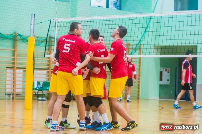 Zdjęcie w galerii na portalu naszraciborz.pl: Pechowa III kolejka Raciborskiej Ligi Piłki Siatkowej wiadomości z regionu
