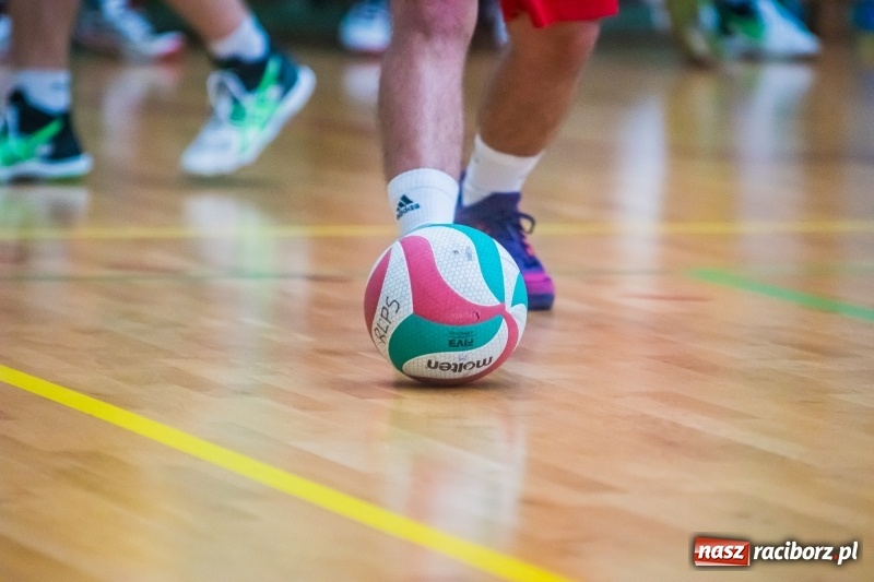 Zdjęcie w galerii na portalu naszraciborz.pl: Pechowa III kolejka Raciborskiej Ligi Piłki Siatkowej wiadomości z regionu