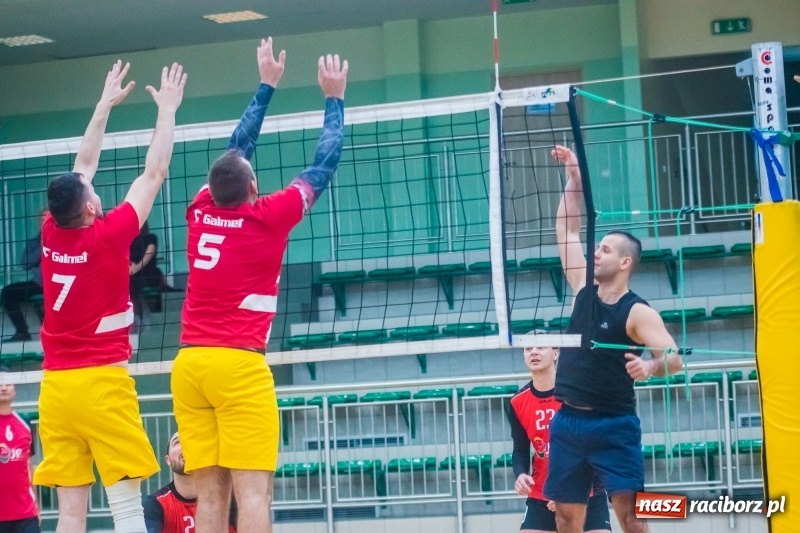 Zdjęcie w galerii na portalu naszraciborz.pl: Pechowa III kolejka Raciborskiej Ligi Piłki Siatkowej wiadomości z regionu