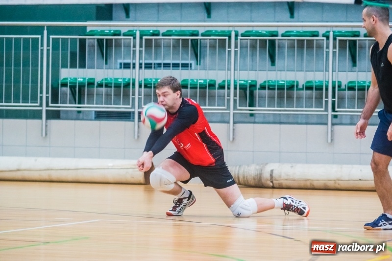 Zdjęcie w galerii na portalu naszraciborz.pl: Pechowa III kolejka Raciborskiej Ligi Piłki Siatkowej wiadomości z regionu