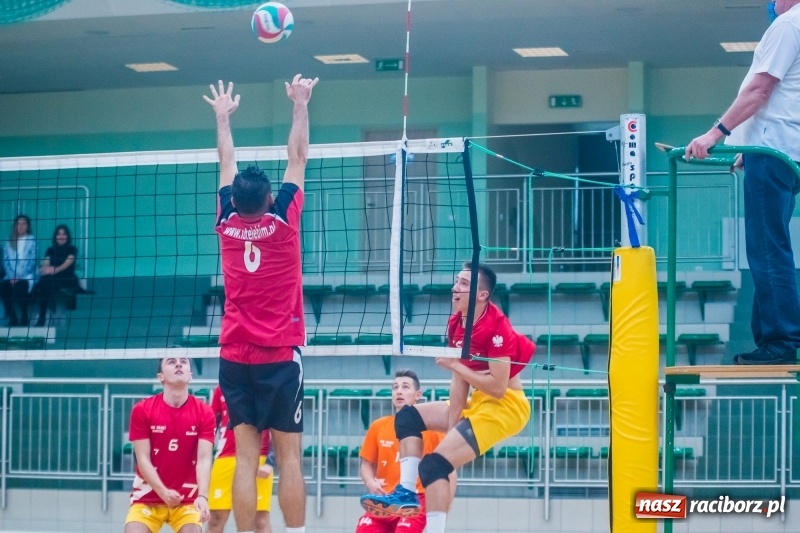 Zdjęcie w galerii na portalu naszraciborz.pl: Pechowa III kolejka Raciborskiej Ligi Piłki Siatkowej wiadomości z regionu