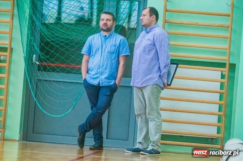Zdjęcie w galerii na portalu naszraciborz.pl: Pechowa III kolejka Raciborskiej Ligi Piłki Siatkowej wiadomości z regionu