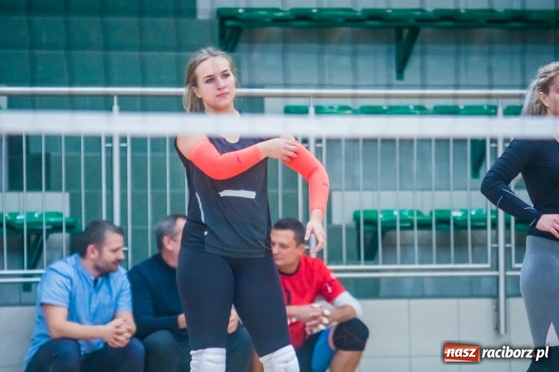 Zdjęcie w galerii na portalu naszraciborz.pl: Pechowa III kolejka Raciborskiej Ligi Piłki Siatkowej wiadomości z regionu