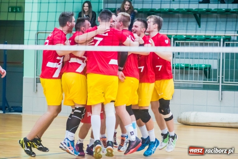 Zdjęcie w galerii na portalu naszraciborz.pl: Pechowa III kolejka Raciborskiej Ligi Piłki Siatkowej wiadomości z regionu