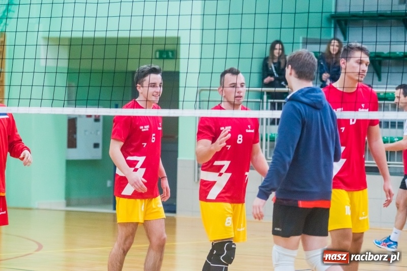 Zdjęcie w galerii na portalu naszraciborz.pl: Pechowa III kolejka Raciborskiej Ligi Piłki Siatkowej wiadomości z regionu