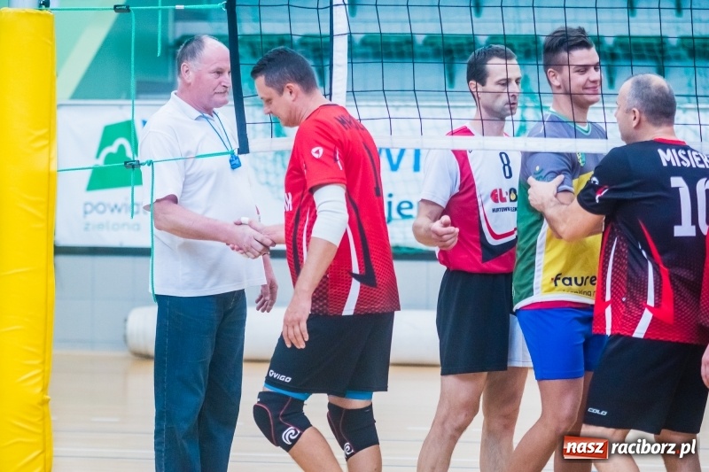 Zdjęcie w galerii na portalu naszraciborz.pl: Pechowa III kolejka Raciborskiej Ligi Piłki Siatkowej wiadomości z regionu