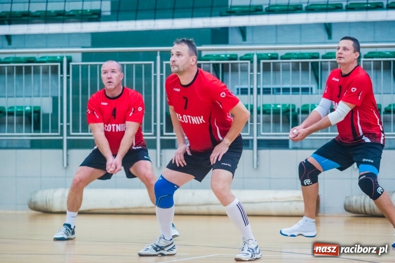 Zdjęcie w galerii na portalu naszraciborz.pl: Pechowa III kolejka Raciborskiej Ligi Piłki Siatkowej wiadomości z regionu