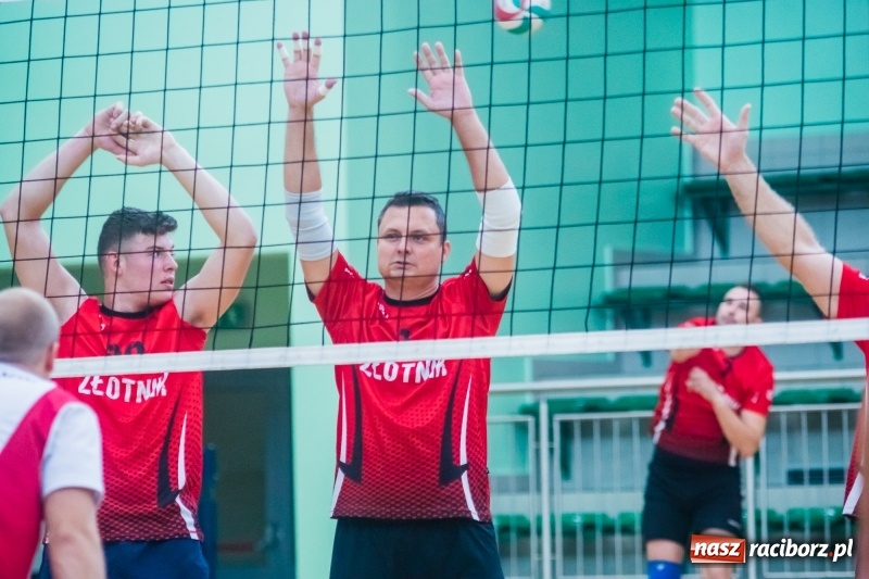 Zdjęcie w galerii na portalu naszraciborz.pl: Pechowa III kolejka Raciborskiej Ligi Piłki Siatkowej wiadomości z regionu