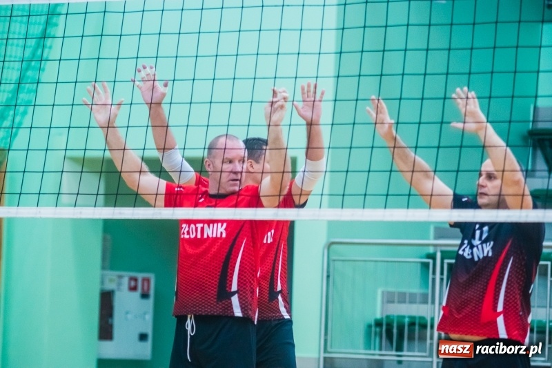 Zdjęcie w galerii na portalu naszraciborz.pl: Pechowa III kolejka Raciborskiej Ligi Piłki Siatkowej wiadomości z regionu