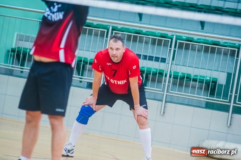 Zdjęcie w galerii na portalu naszraciborz.pl: Pechowa III kolejka Raciborskiej Ligi Piłki Siatkowej wiadomości z regionu