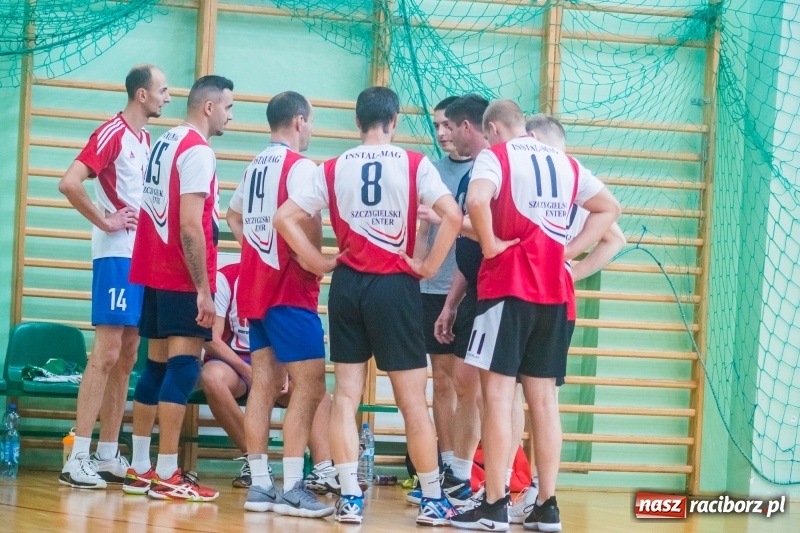 Zdjęcie w galerii na portalu naszraciborz.pl: Pechowa III kolejka Raciborskiej Ligi Piłki Siatkowej wiadomości z regionu
