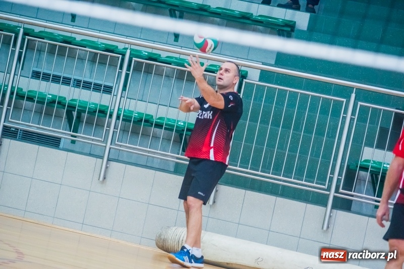 Zdjęcie w galerii na portalu naszraciborz.pl: Pechowa III kolejka Raciborskiej Ligi Piłki Siatkowej wiadomości z regionu