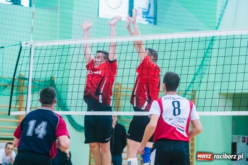 Zdjęcie w galerii na portalu naszraciborz.pl: Pechowa III kolejka Raciborskiej Ligi Piłki Siatkowej wiadomości z regionu