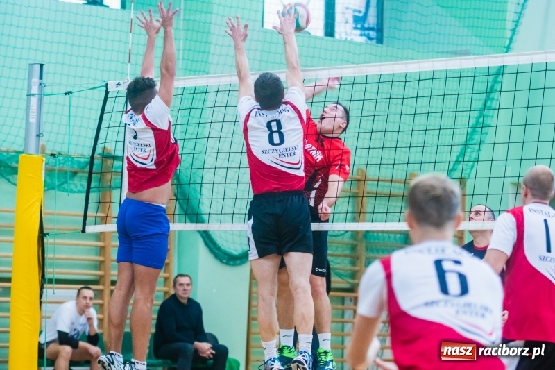 Zdjęcie w galerii na portalu naszraciborz.pl: Pechowa III kolejka Raciborskiej Ligi Piłki Siatkowej wiadomości z regionu