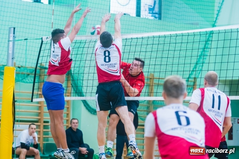 Zdjęcie w galerii na portalu naszraciborz.pl: Pechowa III kolejka Raciborskiej Ligi Piłki Siatkowej wiadomości z regionu