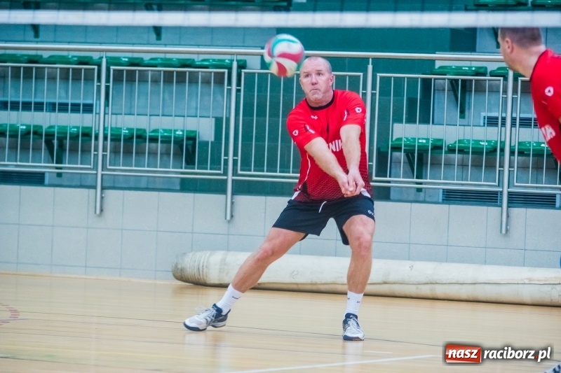 Zdjęcie w galerii na portalu naszraciborz.pl: Pechowa III kolejka Raciborskiej Ligi Piłki Siatkowej wiadomości z regionu