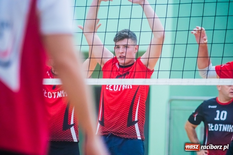 Zdjęcie w galerii na portalu naszraciborz.pl: Pechowa III kolejka Raciborskiej Ligi Piłki Siatkowej wiadomości z regionu