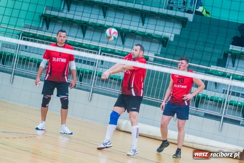 Zdjęcie w galerii na portalu naszraciborz.pl: Pechowa III kolejka Raciborskiej Ligi Piłki Siatkowej wiadomości z regionu